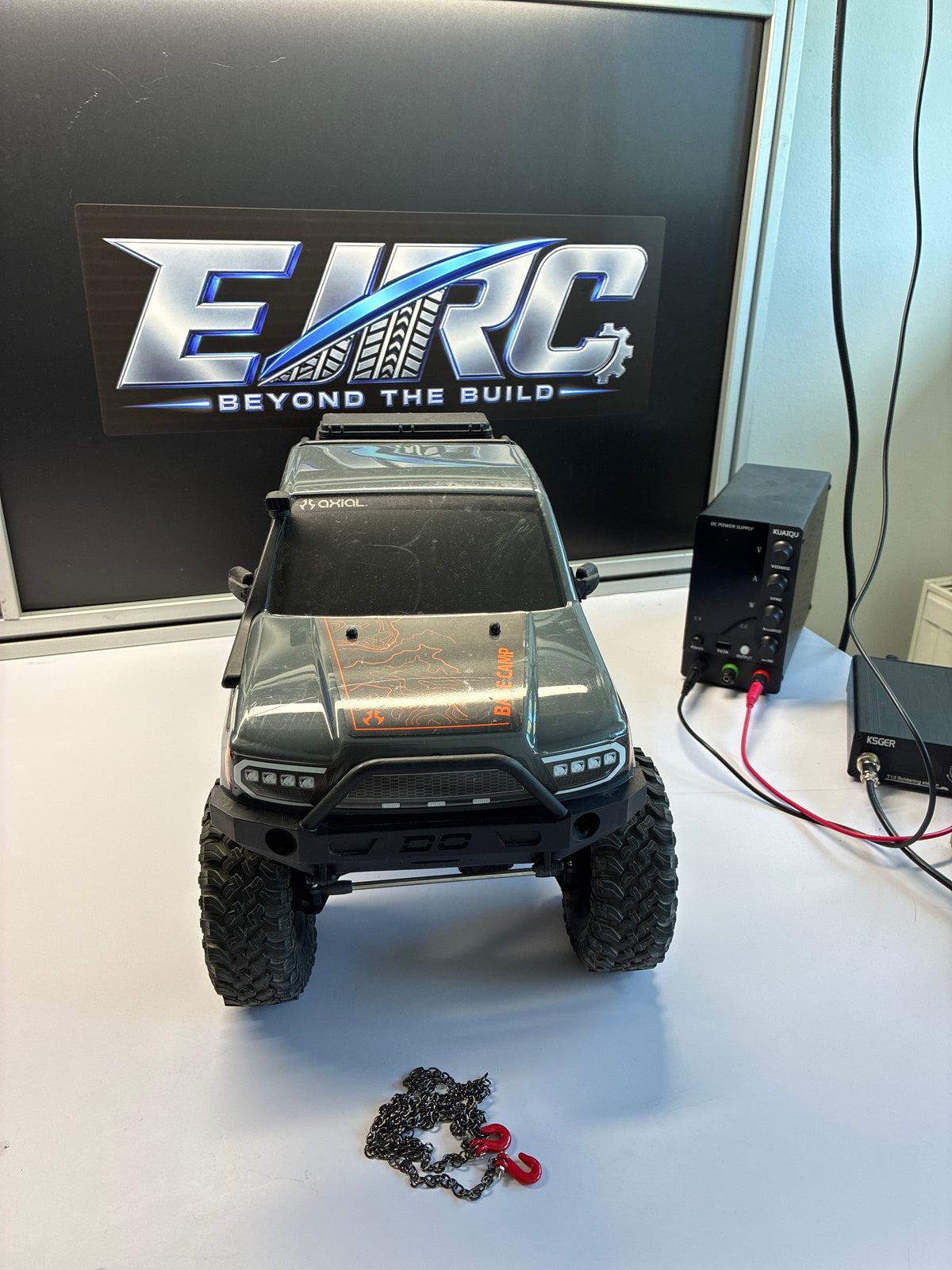 1/10 Scale Metallic chain with towing hooks