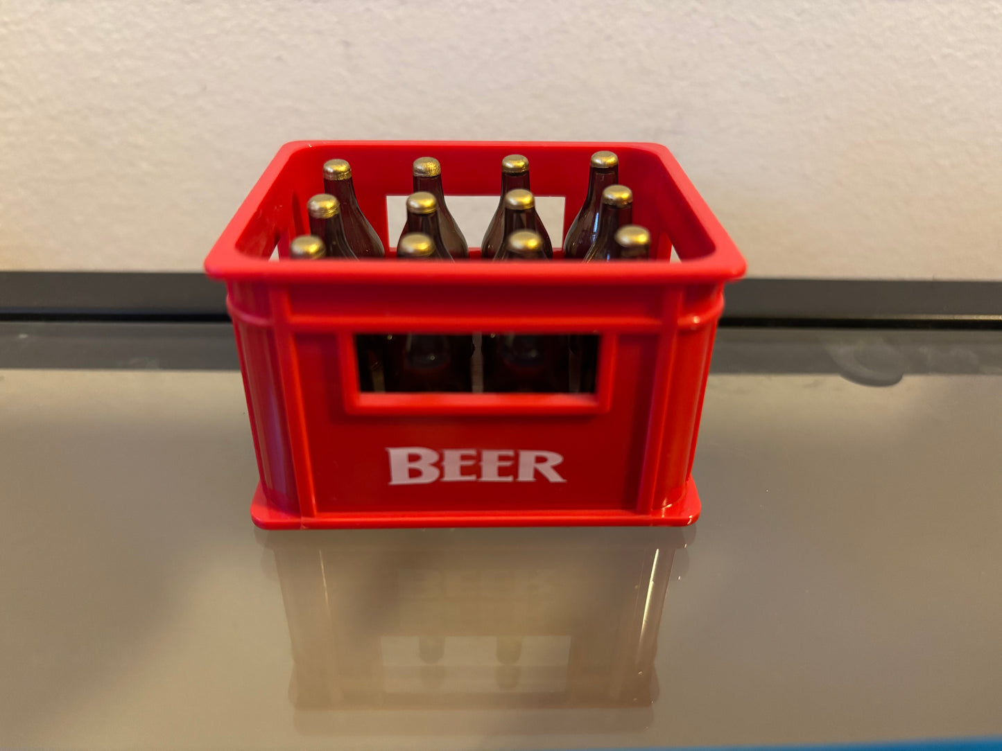 Beer box with magnet